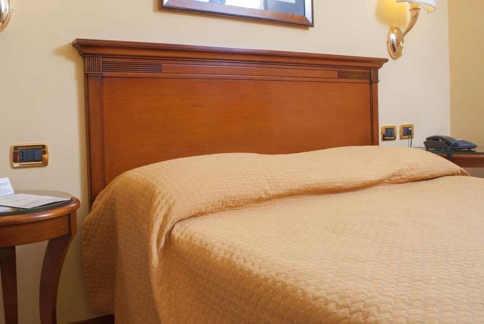 Le Cheminee Business Hotel Napoli Szoba fotó
