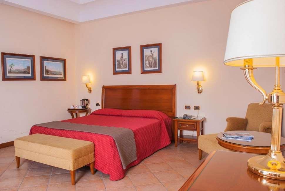 Le Cheminee Business Hotel Napoli Szoba fotó
